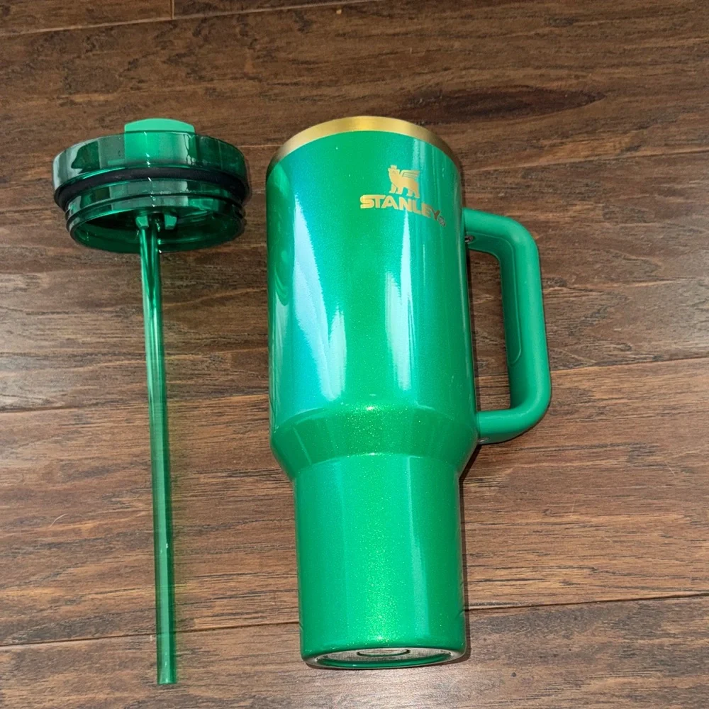 Stanley Emerald Green Travel Mug with Straw - Picture 1 of 6